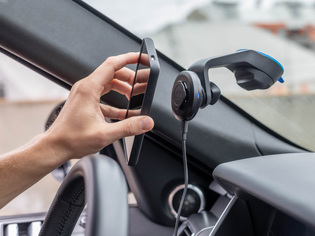 attaching samsung galaxy s21 to quad lock car mount with wireless charging head